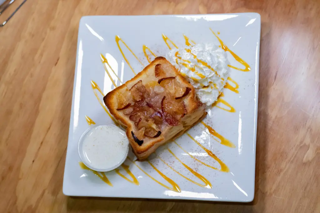 Apple Cinnamon Bread