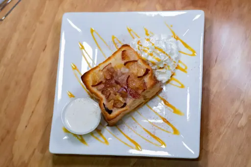 Apple Cinnamon Bread